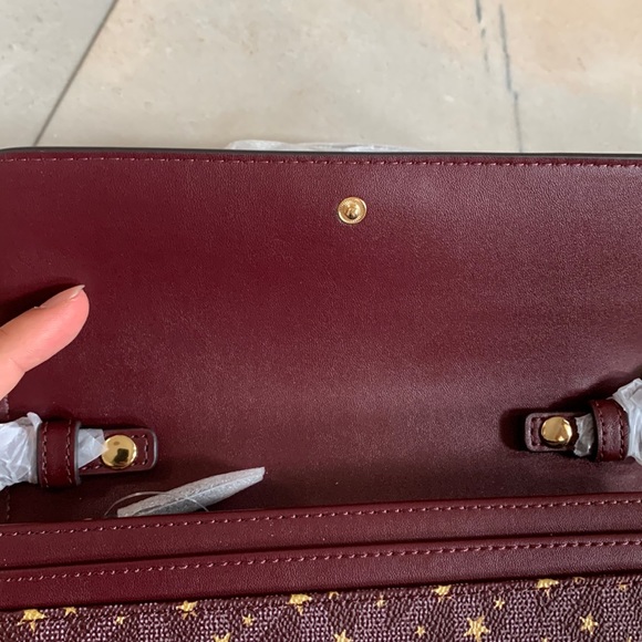 Brand New Michael Kors Convertible Crossbody Wallet Jet Set Charm Merlot Multi - Picture 8 of 9